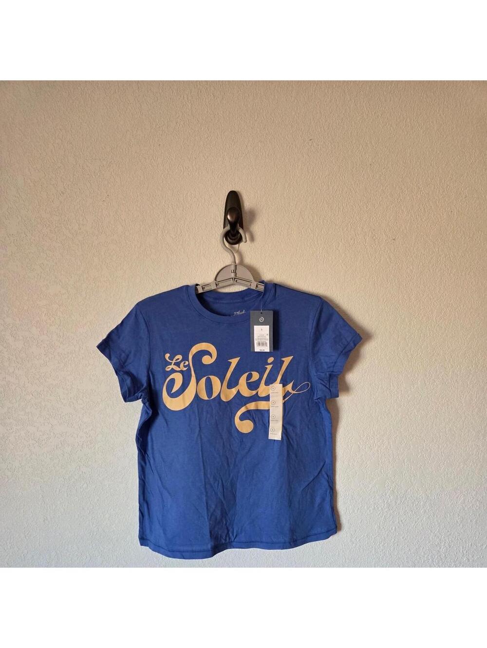 Universal Thread Women's Blue Tshirt